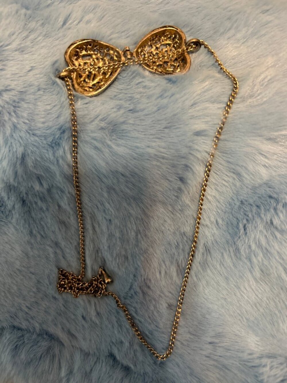 Vintage Heart Locket Necklace Gold Tone Filigree Opens Pendant